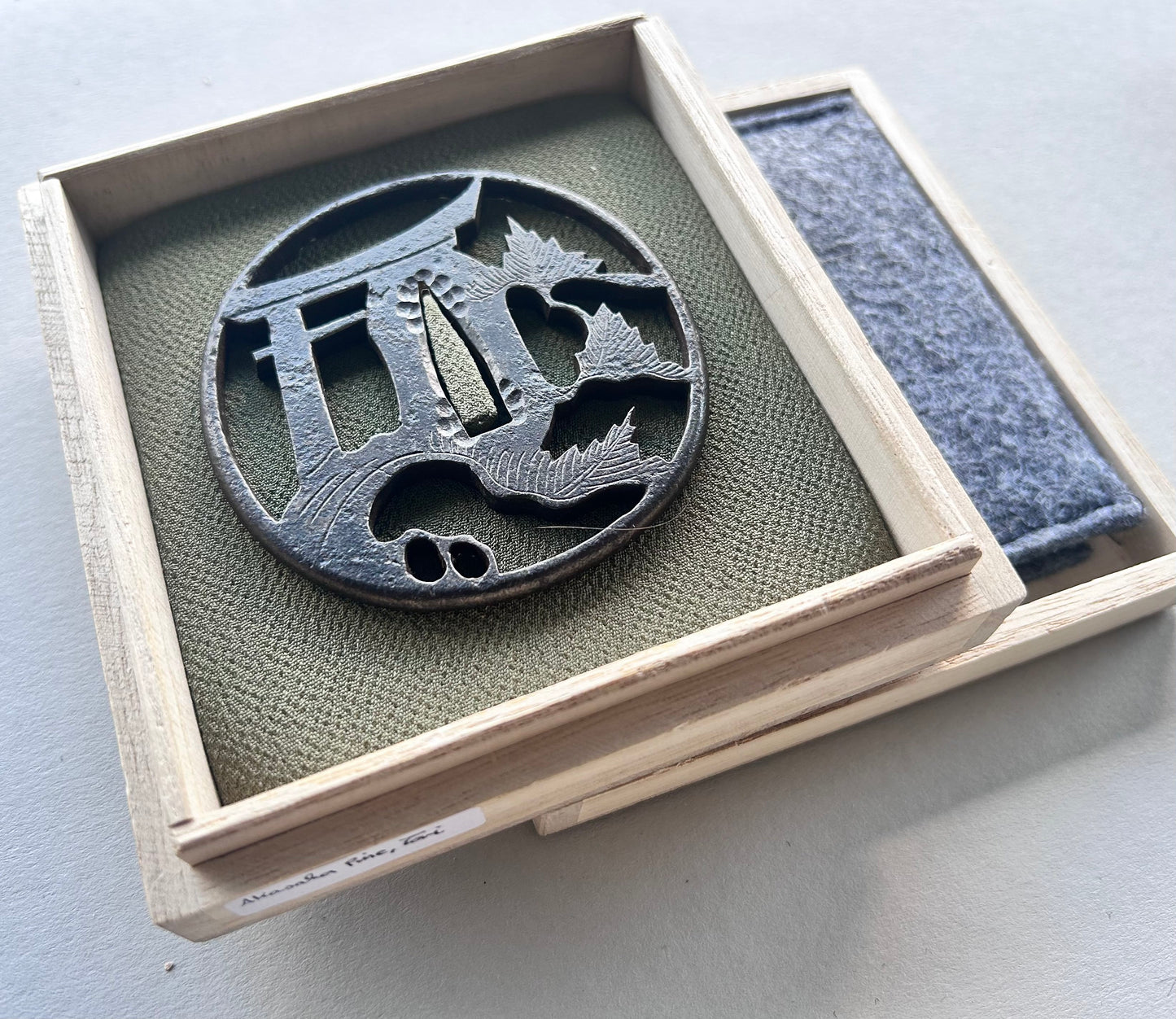 Tsuba - Akasaka Tetsu-chi Torii Tōru - 鉄地鳥居透赤坂鍔