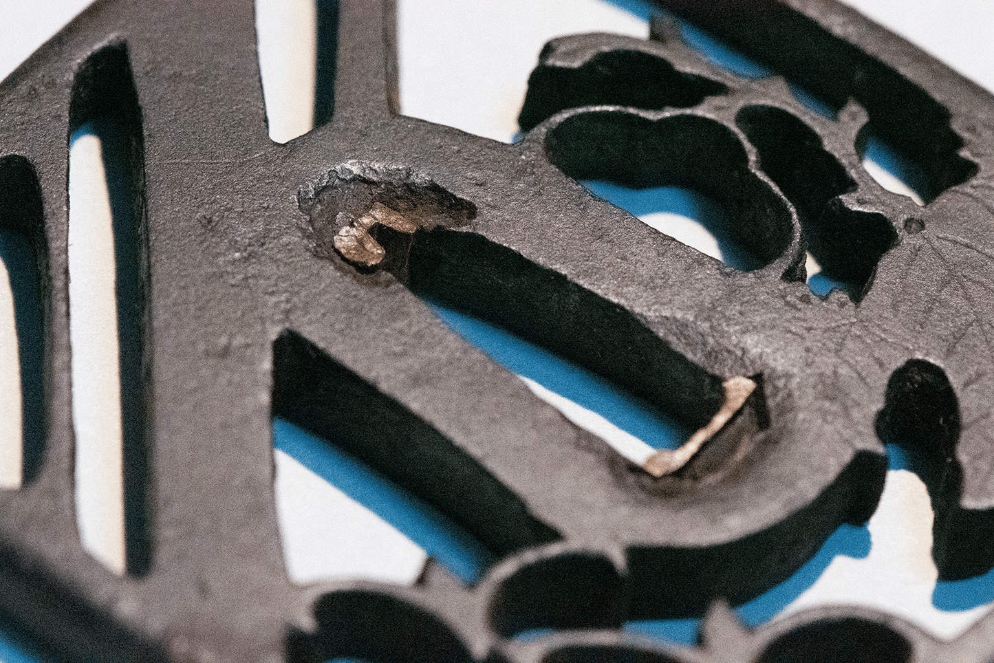 Tsuba - Akasaka around III Generation - Karigane, Kiri