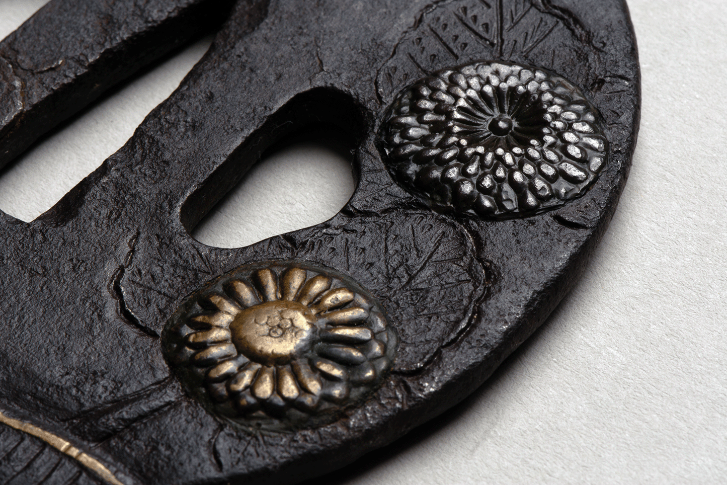 Tsuba - Flowers - Katakiribori, Zogan Inlay - antique Momoyama Japan