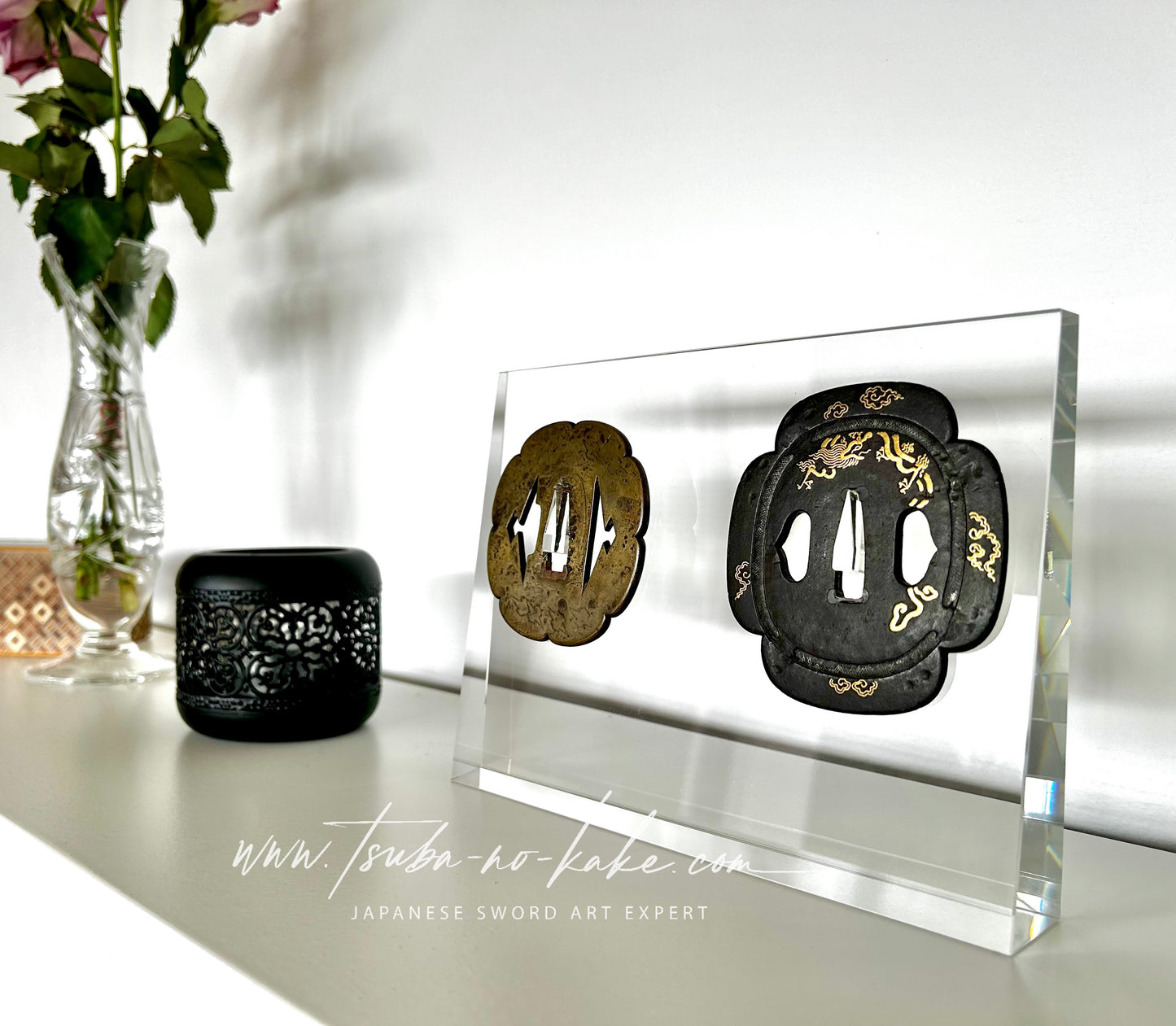 Daisho Tsuba Stand - glass