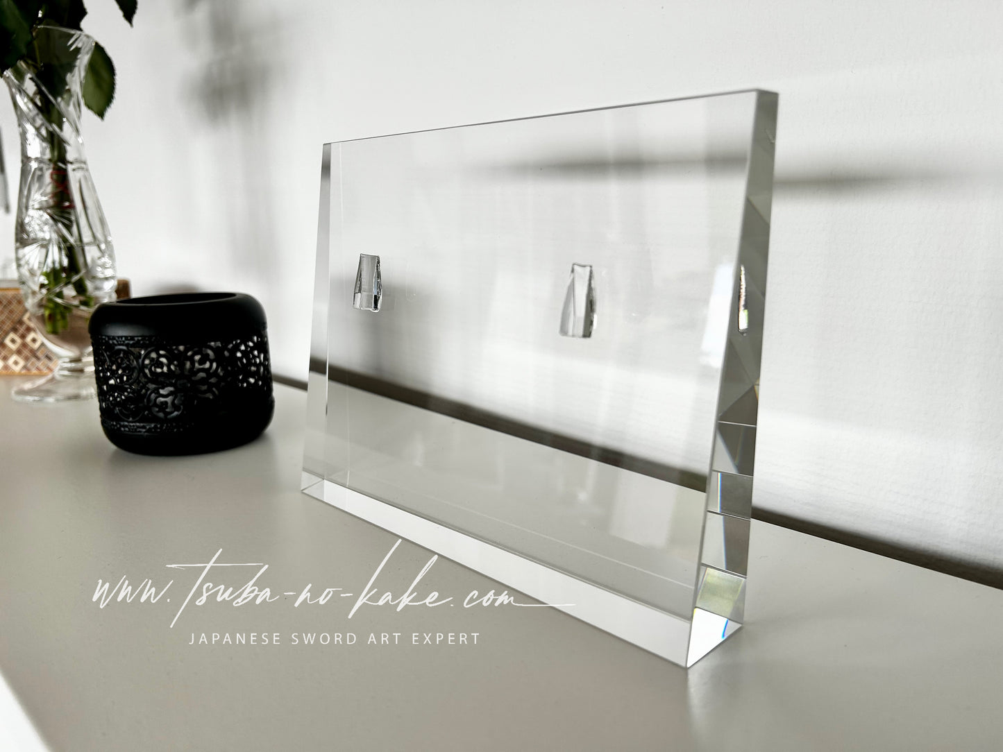 Daisho Tsuba Stand - glass