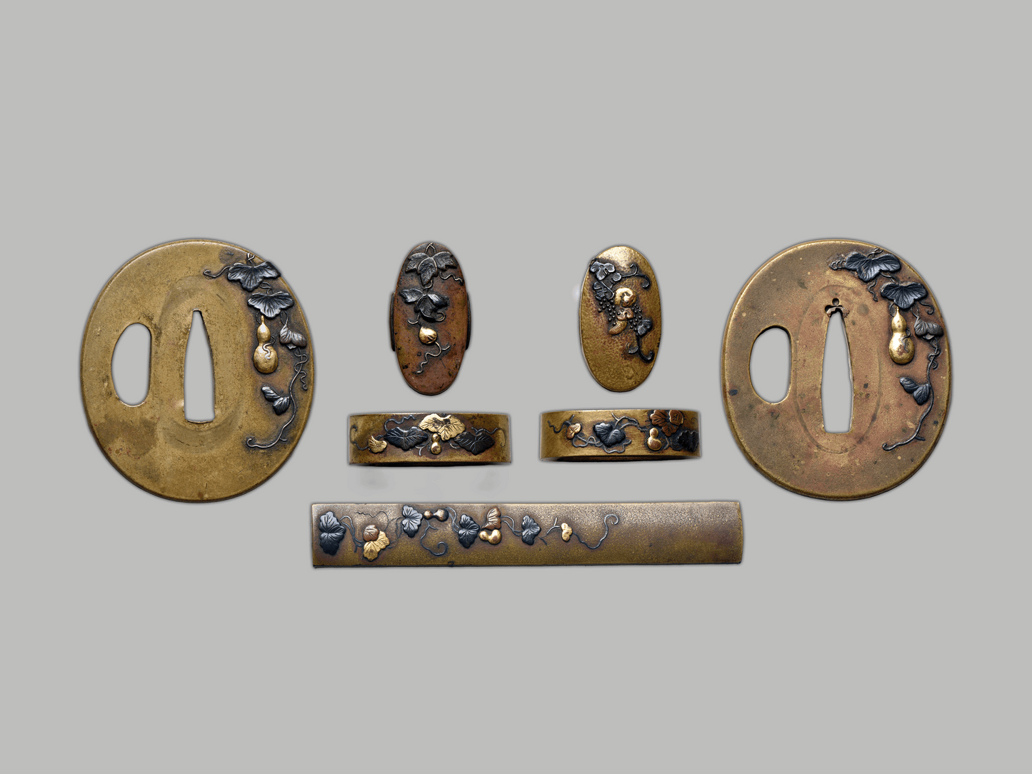 - Tosogu Daisho Set Yasuchika EDO - 2x Tuba, 2x Fuchi Kashira, Kozuka
