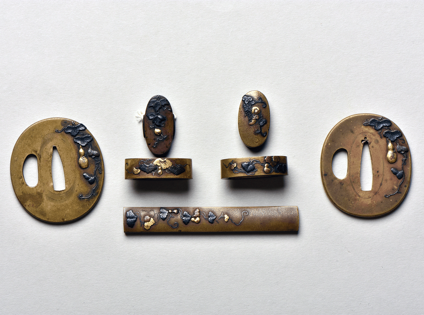 - Tosogu Daisho Set Yasuchika EDO - 2x Tuba, 2x Fuchi Kashira, Kozuka