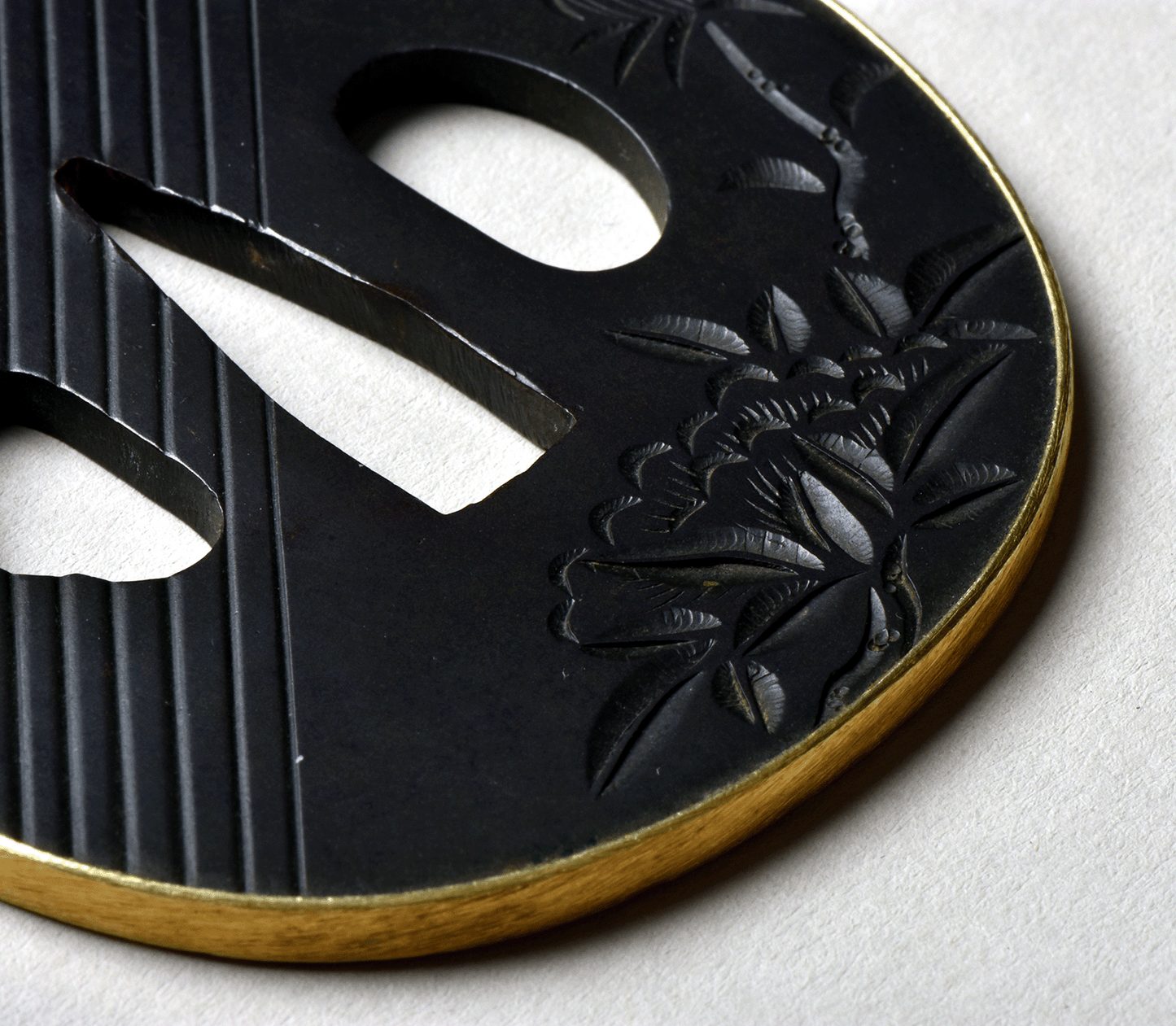 - Tsuba - Sochi (宗知) Taki jima - NBTHK Tokubetsu Kicho Hozon, Kanzan Sato Hakogaki