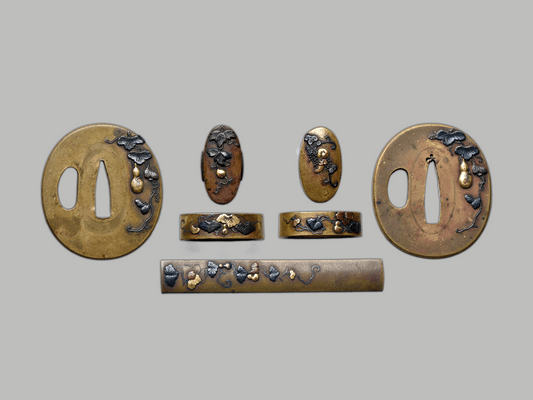 - Tosogu Daisho Set Yasuchika EDO - 2x Tuba, 2x Fuchi Kashira, Kozuka